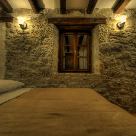 Traditional Stone House Kotli ブゼト