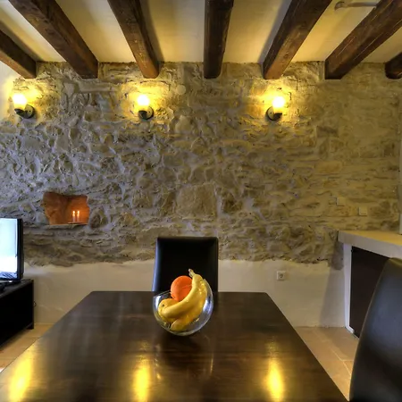 Traditional Stone House Kotli ブゼト