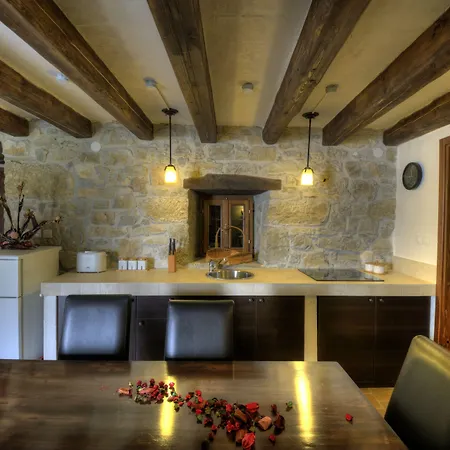 Traditional Stone House Kotli Pensión 4*