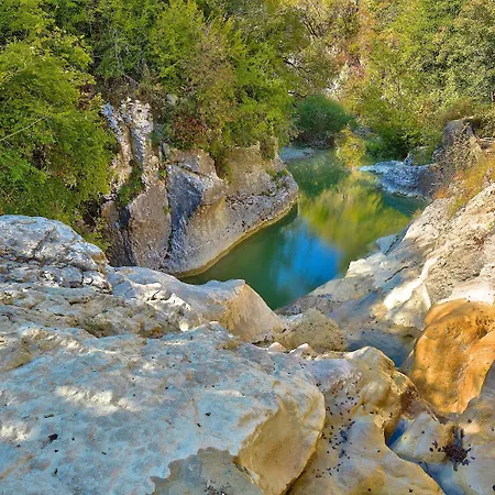 Traditional Stone House Kotli ブゼト